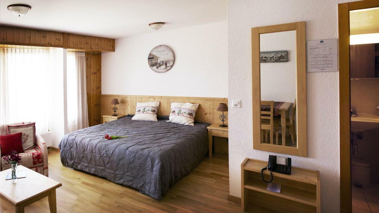 Hotel Les Bains D'אוברונאז מראה חיצוני תמונה
